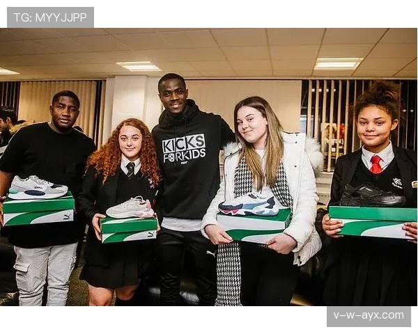 德布劳内携手慈善机构聚焦儿童福利与社区发展