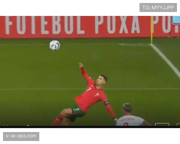 C罗再现标志性庆祝动作，状态回暖引球迷热议