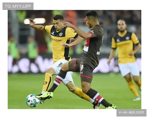 乌德勒支控球惊艳,新赛季强势崛起成黑马 乌德勒支控球惊艳,新赛季强势崛起成黑马