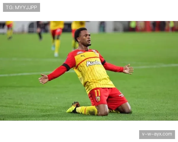 伊萨克本赛季状态回暖，近期表现稳健备受期待