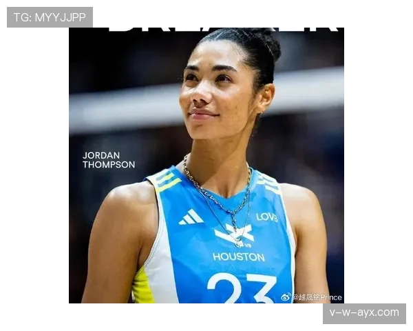 乔丹·汤普森 比赛里一板一眼，生活照却全是度假大片——差得不像同一个人