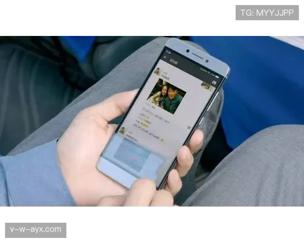 高磊那块表随手一晃能买我两个月房租，旁边围观的表情比看明星还入戏