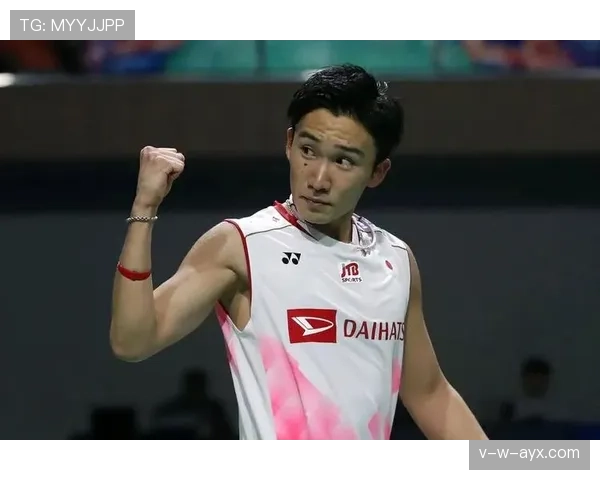 桃田贤斗训练完直接睡球场，这人是拿命在换冠军？